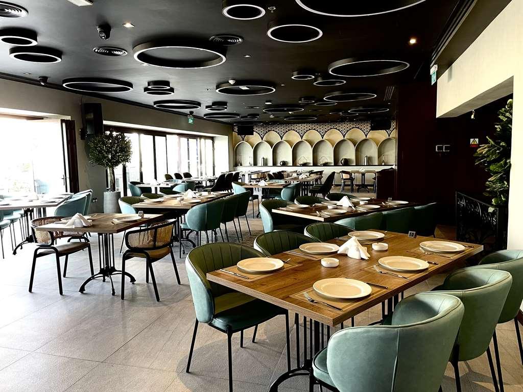 Occidental Al Jaddaf, Dubai Otel Restoran fotoğraf